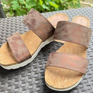 Adrienne Vittadini Sport Cara Wedge Sandal Size 9.5 Cork Insole Beach Slide EUC